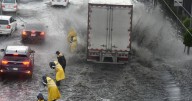 Lluvias en CDMX: activan alerta púrpura en Iztapalapa, suspenden servicio en Línea A del Metro y retrasan vuelos en el AICM