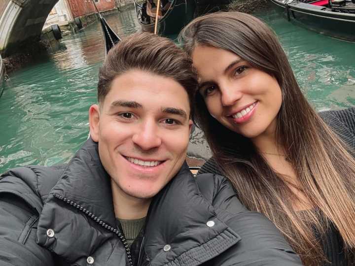 Julián Álvarez y Emilia Ferrero revelaron cómo se llamará su bebé