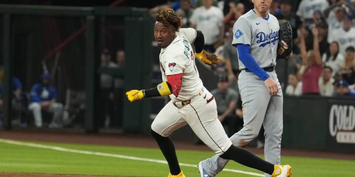 Diamondbacks keep Wild Card chase alive with win vs. Dodgers