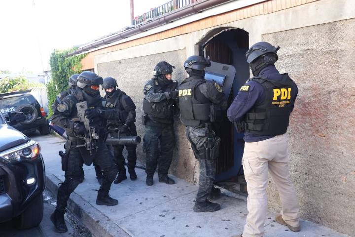 Desbaratan banda dedicada al tráfico de drogas en Peñaflor: sustancias ilícitas estaban enterradas