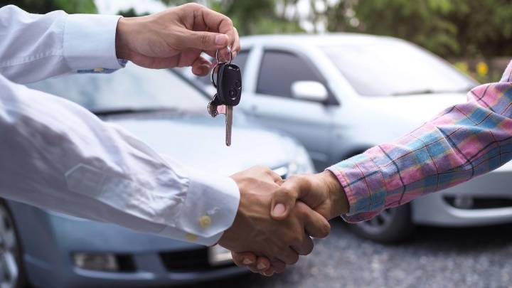 Qué papeles son necesarios para vender un auto usado