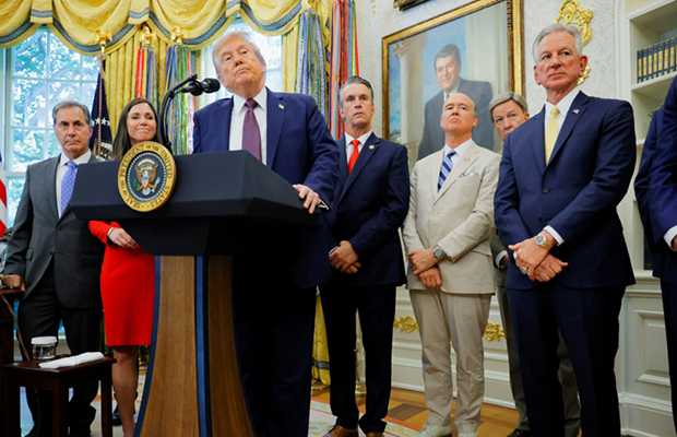 Trump afirma que atacaron barco cargado con drogas en el mar Caribe