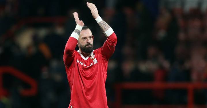 Steven Fletcher set to retire despite Hibs homecoming talks as he makes Wrexham the final chapter