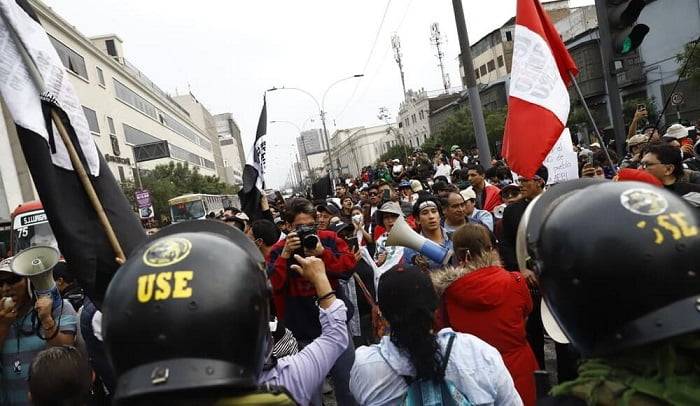 Perú: protestas masivas exigen la derogación de la reforma de pensiones