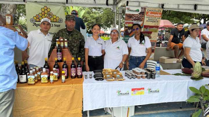 Ejército Nacional y alcaldía de Santa Rosa del Sur impulsan el desarrollo campesino en Bolívar