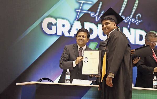 Concluyen sus estudios 942 profesionistas de la UTCJ