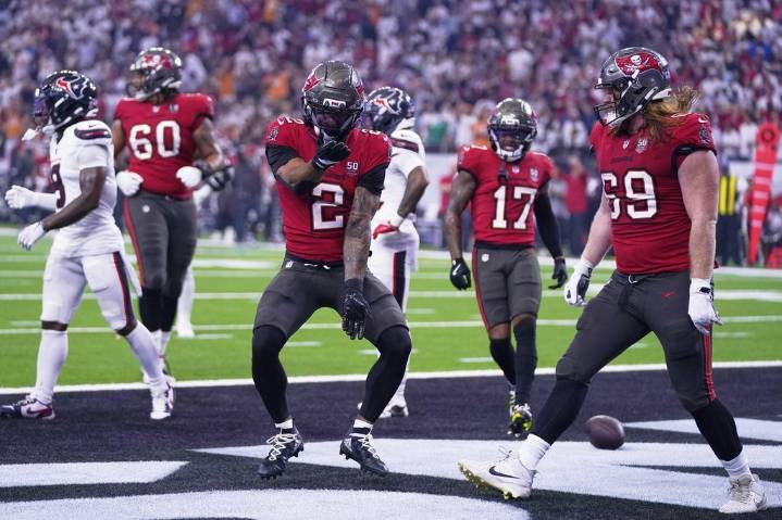 Injury-riddled Buccaneers lose two more offensive linemen – Winnipeg Free Press