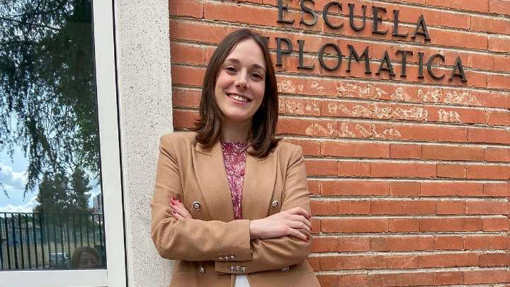 La mierense Carmen Salvo, la diplomática asturiana más joven: "Me gustaría que me destinasen a Irán"