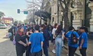 VIDEO.- Marcha federal: en micros, tren y autos, La Plata ya se moviliza al Congreso contra el veto de Milei
