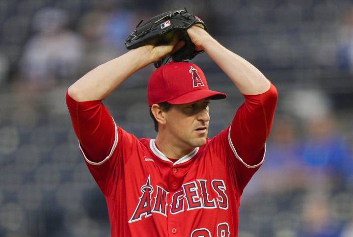 Deadspin | Report: Angels RHP Kyle Hendricks to retire after season