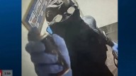 Un hombre roba más de 10.000 dólares de un restaurante de Disney World vestido con un traje de buceo