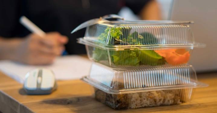 61 per cent of Canadians skip lunch break: study