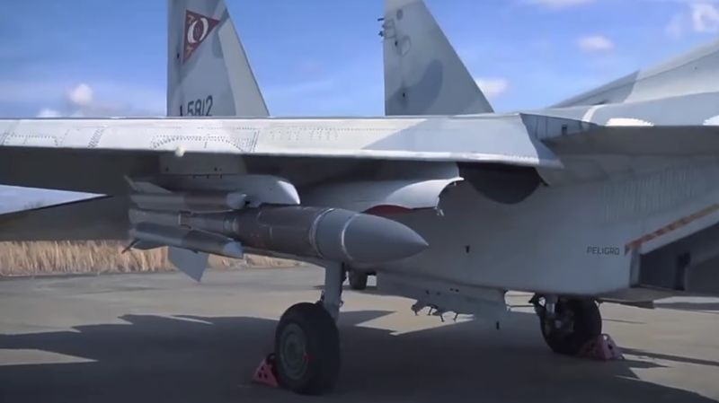Venezuela muestra sus cazas Sukhoi Su-30 armados con misiles antibuque y anuncia maniobras militares en el Caribe