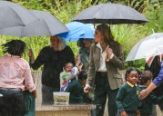 Cele|bitchy | Princess Kate didn’t shelter any kids under her umbrella during a huge storm