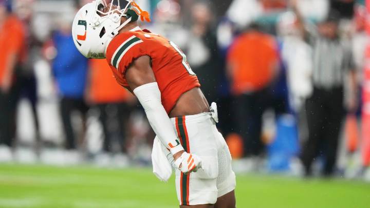 No. 4 Miami’s defense holds Florida to 141 yards, Hurricanes ease past Gators 26