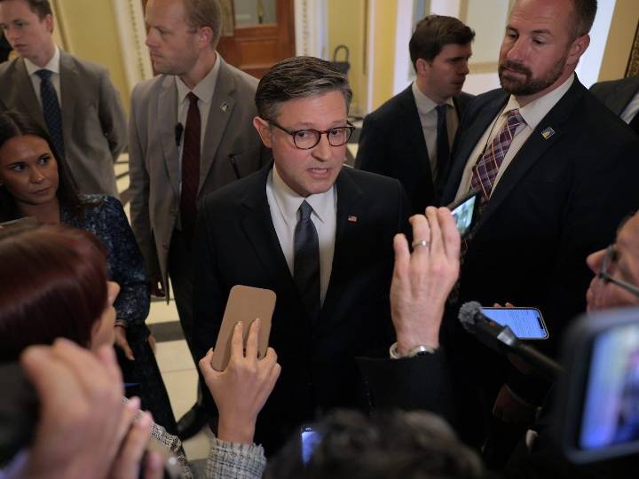 Shutdown talk heats up as Democrats target health