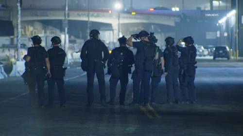 Policía de Los Ángeles busca al hombre armado con rifle que disparó contra agentes en Boyle Heights