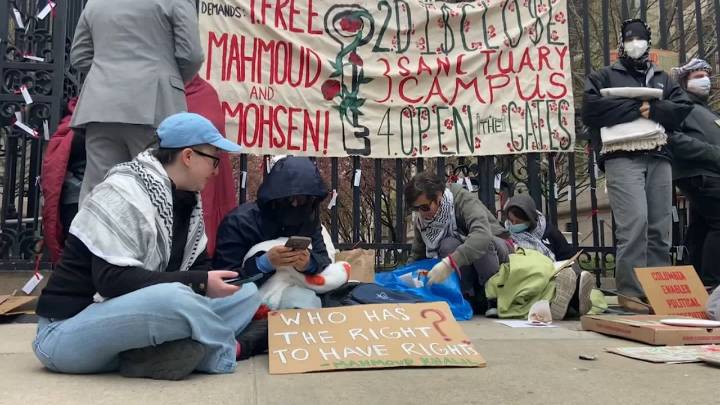 Pro-Palestinian protesters chain themselves to Columbia