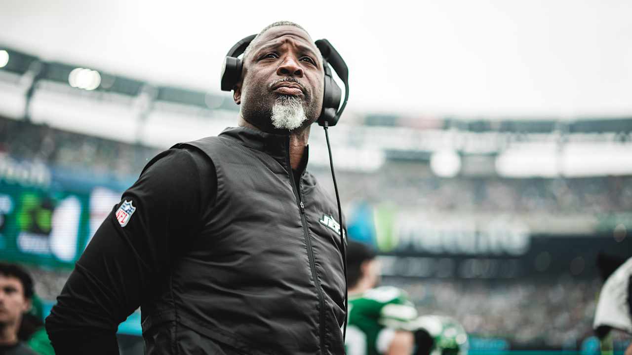 Aaron Glenn: Jets Looking Ahead to Bills, 'a Really Good Challenge for Us'