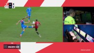 El VAR corrigió al árbitro: roja directa a Sorloth por un plantillazo a Raíllo