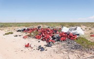 Tiran en el desierto desechos industriales