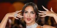 Georgina, con su lujoso anillo de compromiso y Julia Roberts, con un vestido del nuevo diseñador de Versace, lo mejor del Festival de Venecia
