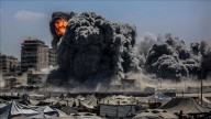 Israel a espaldas del mundo, intensifica el bombardeo de la ciudad de Gaza, derribando torres de gran altura para empujar a los residentes hacia el sur