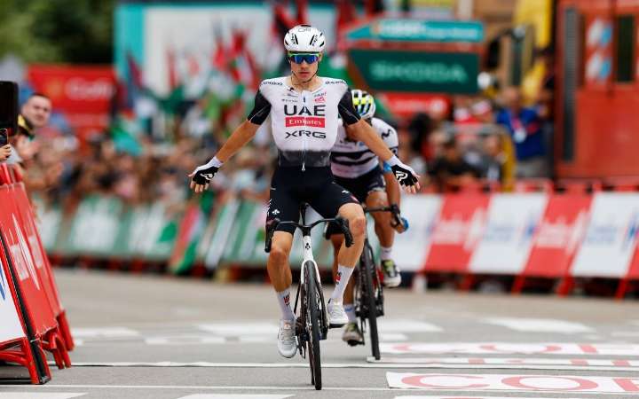 La Vuelta a España 2025: Juan Ayuso da cachetada a UAE al ganar la Etapa 12