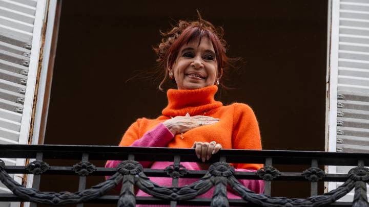 Caravana a la casa de Cristina Kirchner desde la sede del PJ capital