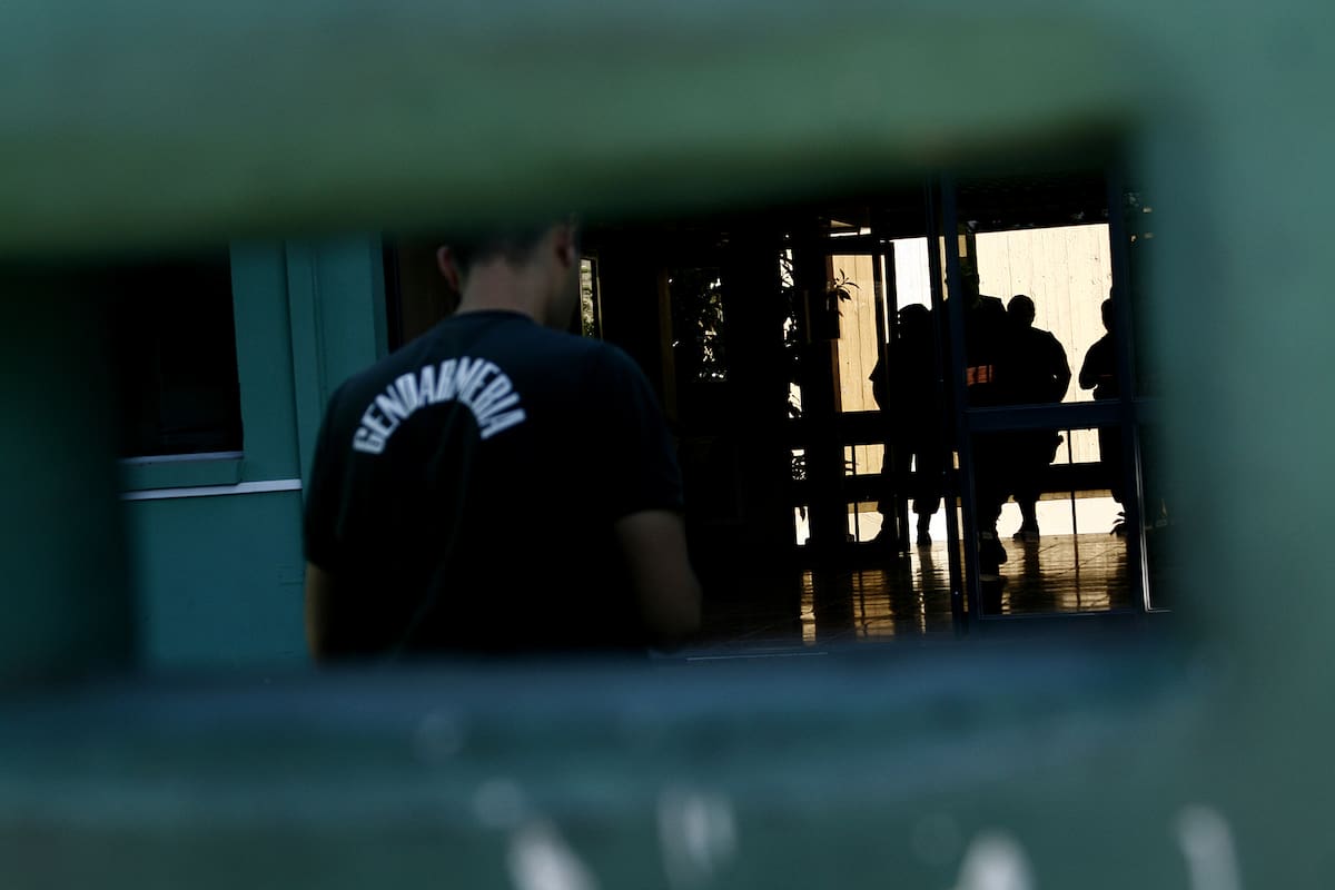 “Te voy a matar, destruiste mi familia”: detienen a tres sujetos por amenazar a gendarme en Talagante
