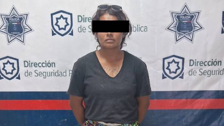 Rescatan a menores que pedían dinero en calles de Torreón; detienen a su madre por omisión de cuidados