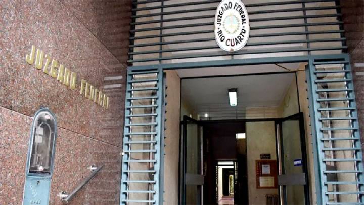 Sampacho: detienen a 14 efectivos de Gendarmería por sobornos, entre ellas la jefa de la Sección