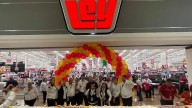 Casa Ley comparte pastel gigante en su 71 aniversario