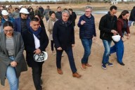 Figueroa recorrió las obras de cloacas en Plaza Huincul y Cutral Co: inversión de $10 mil millones