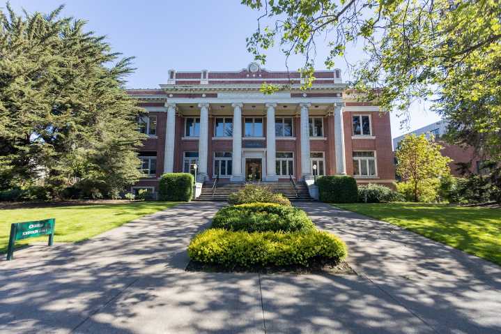 Opinion: UO should take humanities off the chopping block