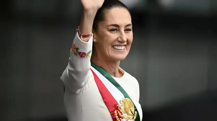El Grito de Sheinbaum: Primera presidenta en el balcón de Palacio Nacional