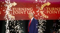 El trumpismo despide a su mártir Charlie Kirk en un multitudinario homenaje en Arizona