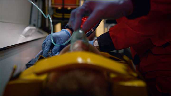 Conductor dispara a adolescente de 17 años en disputa por viaje