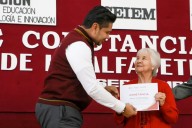 Nunca es tarde para aprender: 150 vecinos de Neza concluyen educación básica con apoyo de INEA