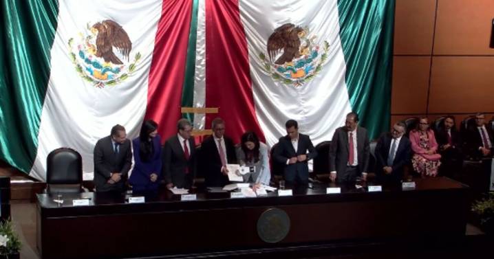 Diputados reciben paquete económico 2026 tras horas de retraso