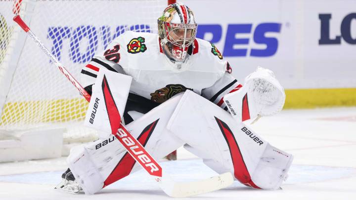 Knight signs 3-year, $17.5 million contract with Blackhawks