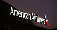 Hallan muerto a polizón en tren de aterrizaje de avión en aeropuerto de Carolina del Norte
