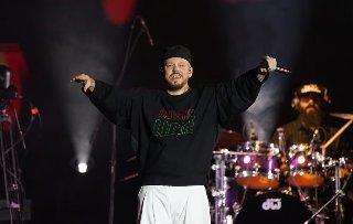 Residente conmueve al Zócalo: del brinco al silencio por Gaza