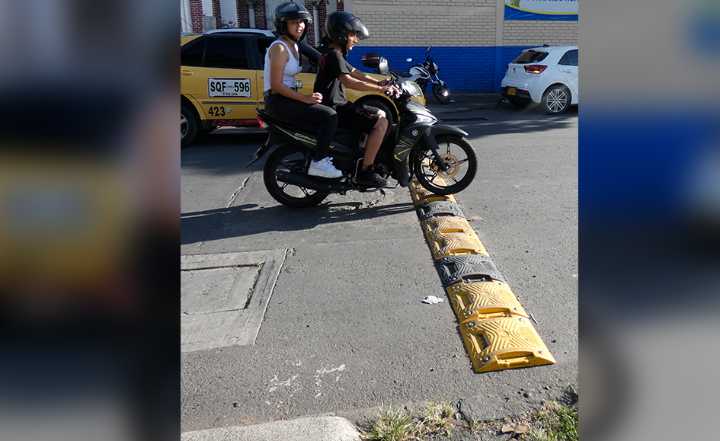 Los reductores de velocidad necesitan señalización (Más Caucherazos aquí) 👇🏽