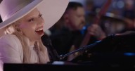 Lady Gaga y Tim Burton se unen para video de The Dead Dance