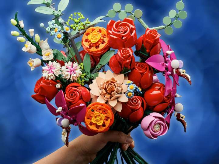 Walmart has LEGO Botanical sets on sale, including succulents, roses & more