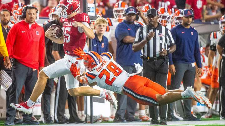 How high did Indiana rise, Illinois fall in AP Top 25 after 53