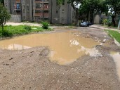 Abandono de la calle 6 pone en riesgo a los conductores