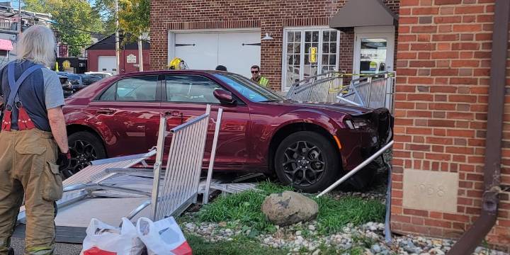 Mason library closed after car crashes into building