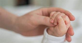 La natalidad en Colombia cae a mínimos de 10 años, mientras disminuye la maternidad adolescente